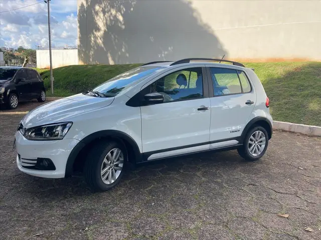 Carro Volkswagen Fox 2018 1.0 MPI Track (Flex)