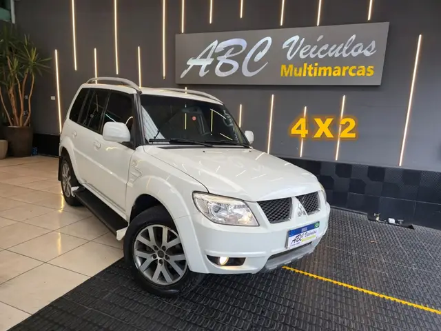 Carro Mitsubishi Pajero TR4 2015 2.0 16V 4x2 (Flex)