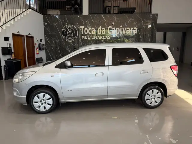 Carro Chevrolet Spin 2013 LS 5S 1.8 (Flex)