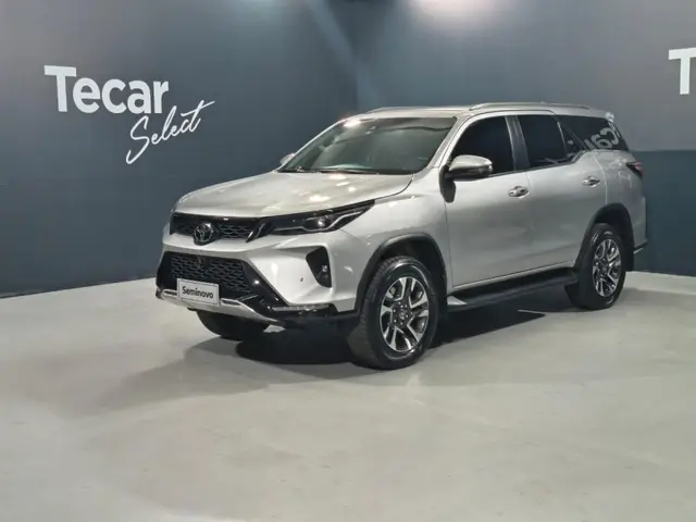 Carro Toyota SW4 2024 SRX Platinum 2.8 Turbodiesel 4x4 (Aut.) (7 Lugares)