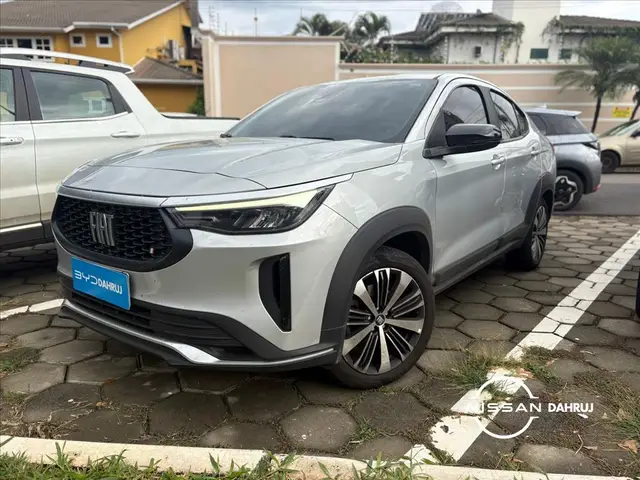 Carro Fiat Fastback 2025 Turbo 200