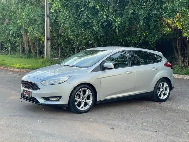 Carro Ford Focus Sedan 2016 SE Plus 2.0 PowerShift