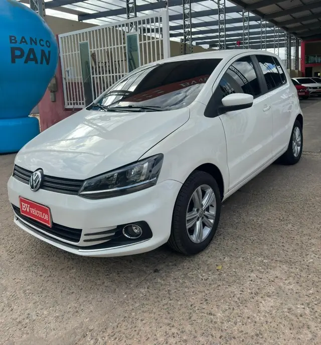 Carro Volkswagen Fox 2015 Trendline 1.0 TEC (Flex)