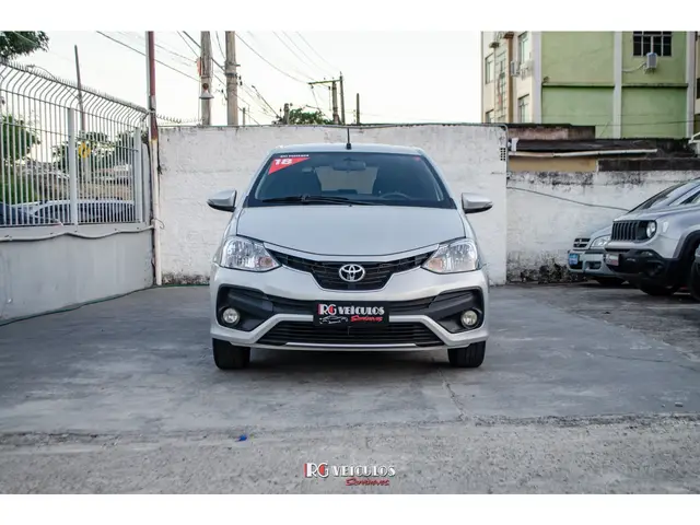 Carro Toyota Etios 2018 Platinum 1.5 (Aut) (Flex)