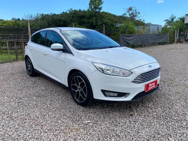 Carro Ford Focus Hatch 2016 Titanium Plus 2.0 PowerShift