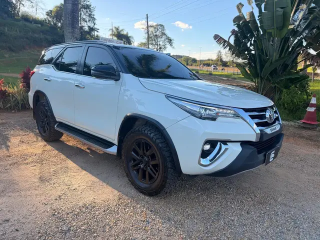 Carro Toyota SW4 2020 2.8 TDI SRX 7L 4x4 (Aut) (Diesel)