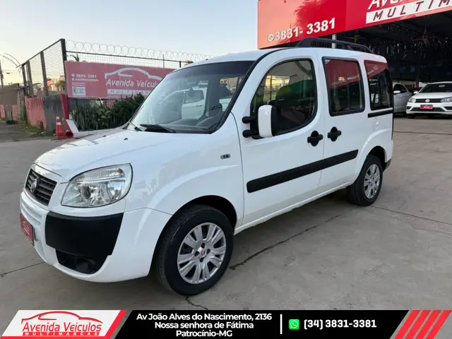 Carro Fiat Doblò 2016 Essence 1.8 16V (Flex)