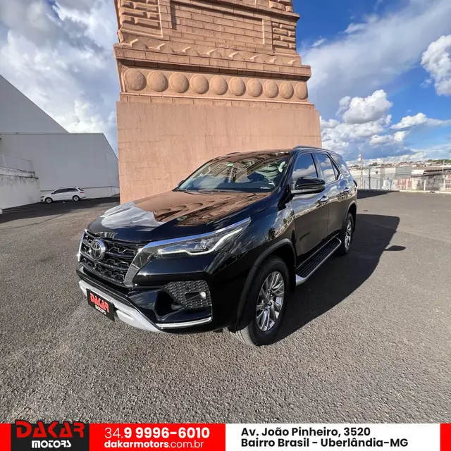 Carro Toyota Hilux SW4 2023 SRX 2.8 turbodiesel 7L 4x4 (Aut)