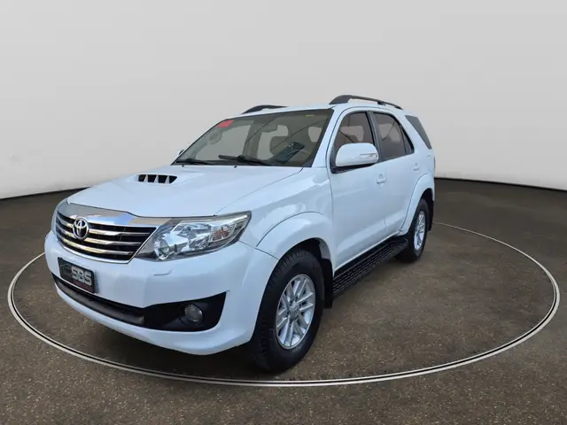 Carro Toyota Hilux SW4 2014 3.0 TDI 4x4 SRV 5L