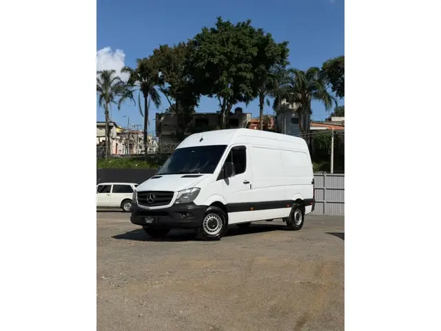 Carro Mercedes-Benz Sprinter 2019 Furgão 415 CDI Teto Alto 10,5m