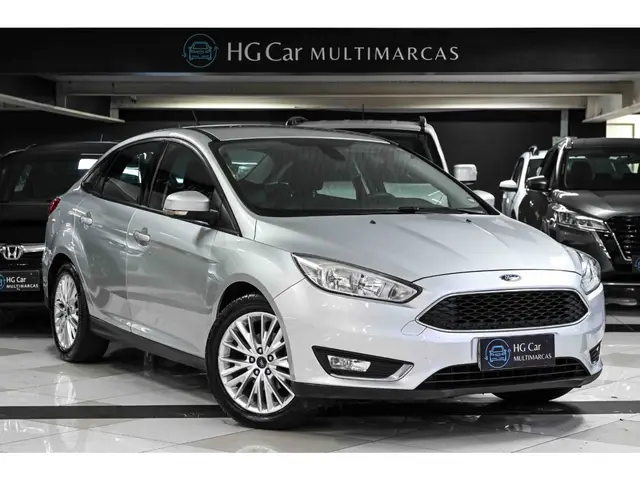 Carro Ford Focus Hatch 2016 SE Plus 2.0 PowerShift