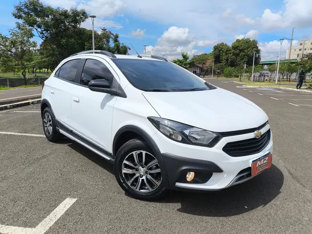 Carro Chevrolet Onix 2018 1.4 Activ SPE/4 (Aut)