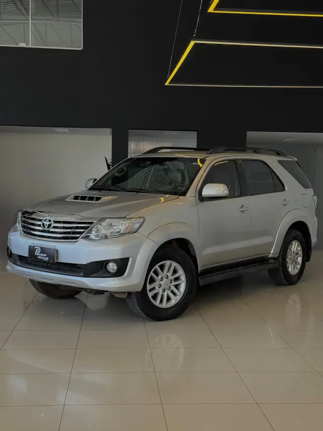 Carro Toyota Hilux Cabine Dupla 2014 Hilux 3.0 TDI 4x4 CD SRV Top (Aut)