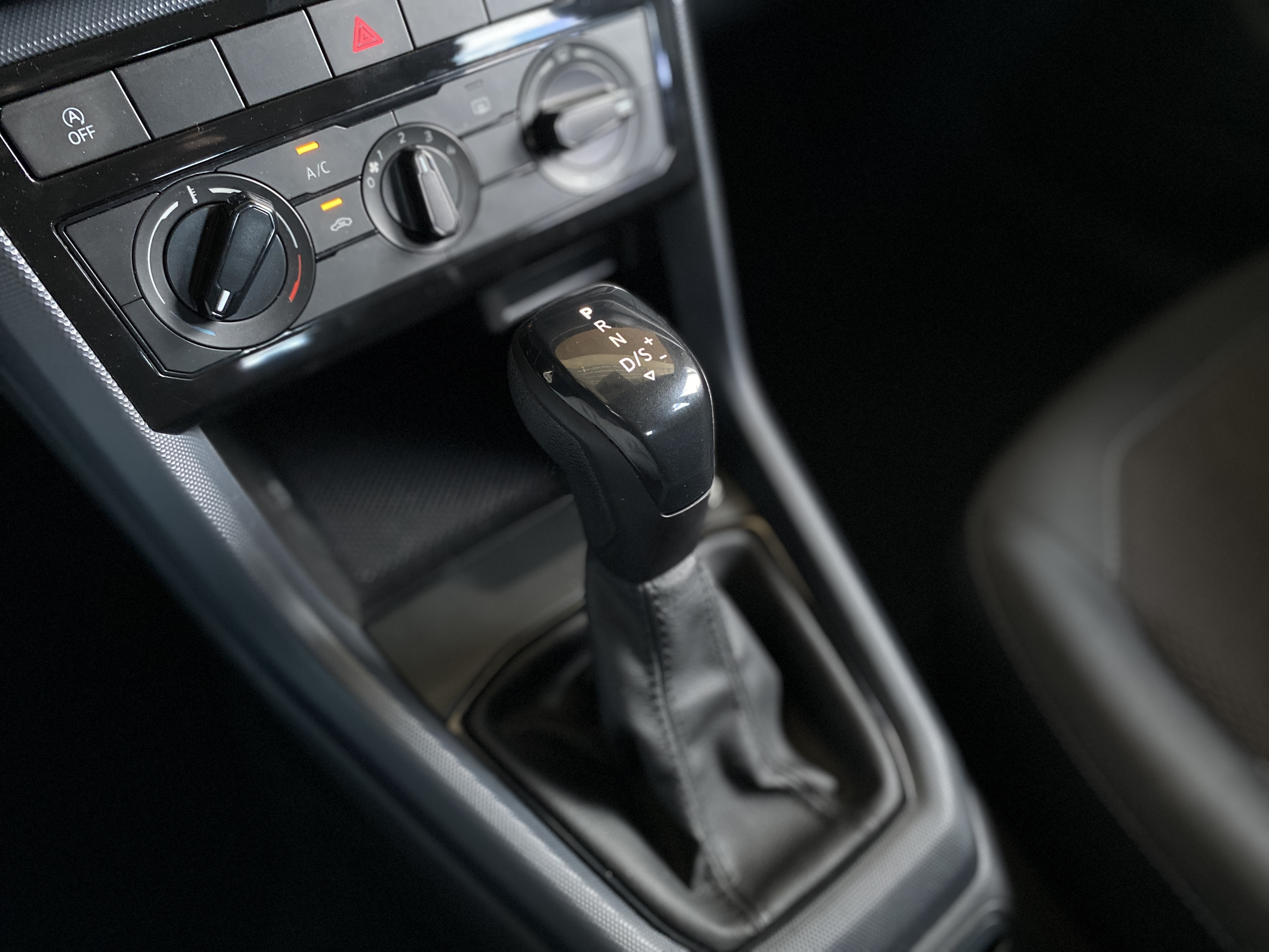 VW - Volkswagen-T-Cross-1.0 200 TSI Sense (Aut) (Flex)