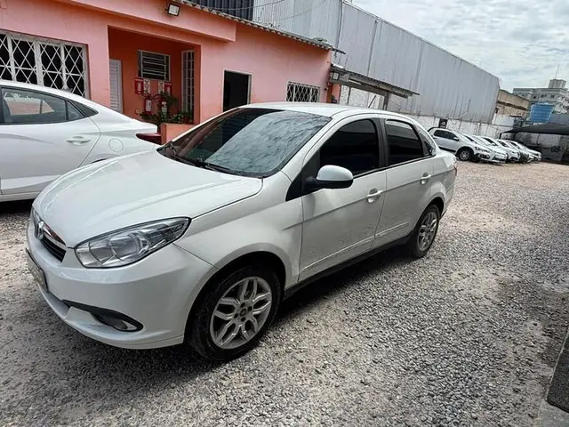 Carro Fiat Grand Siena 2015 Essence 1.6 16V (Flex)
