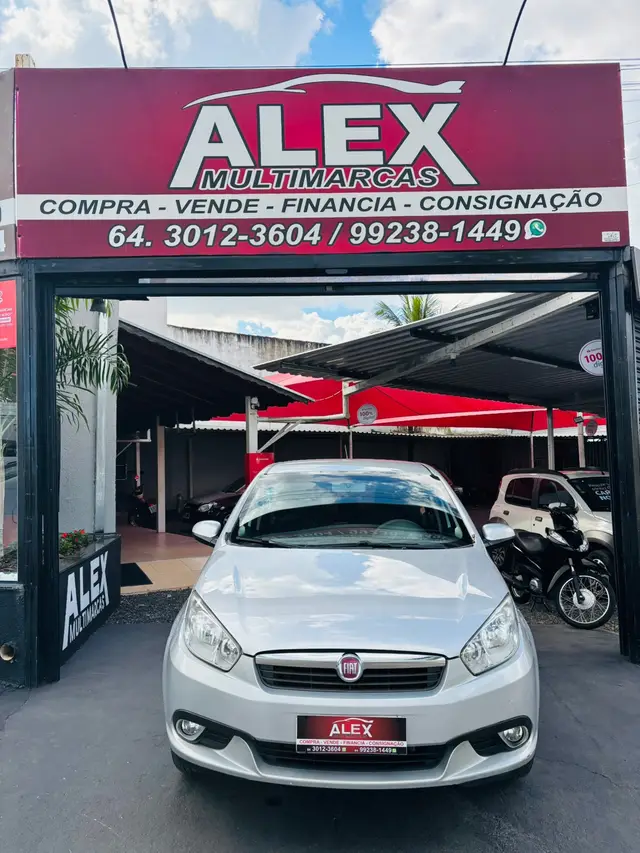 Carro Fiat Grand Siena 2015 ESSENCE ITALIA 1.6 Flex 16V
