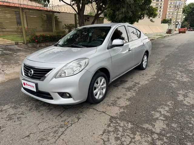 Carro Nissan Versa 2014 1.6 16V SL (Flex)