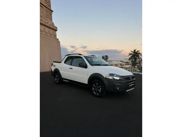 Carro Fiat Strada 2015 Working 1.4 (Flex) (Cabine Dupla)