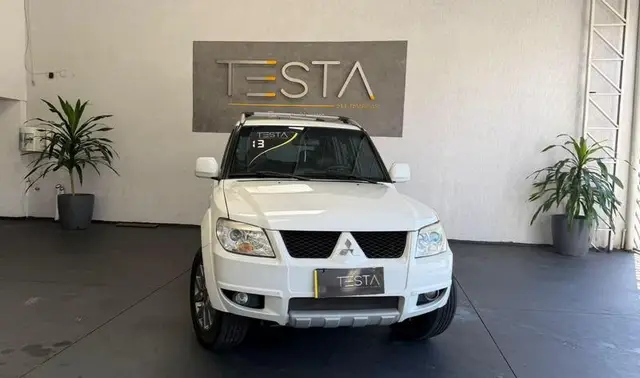 Carro Mitsubishi Pajero TR4 2013 2.0 16V 4x2 (Flex)