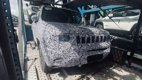 Protótipo flagrado em caminhão-cegonha mostra que SUV mais vendido do Brasil passará por segunda reestilização para receber o tão aguardado motor turboflex