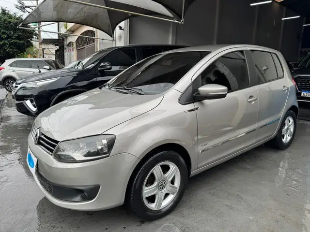 Carro Volkswagen Fox 2014 1.0 TEC (Flex) 2p