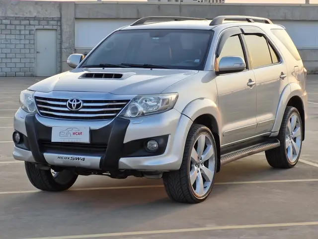 Carro Toyota Hilux SW4 2012 SRV 3.0 4X4 (7 Lugares)