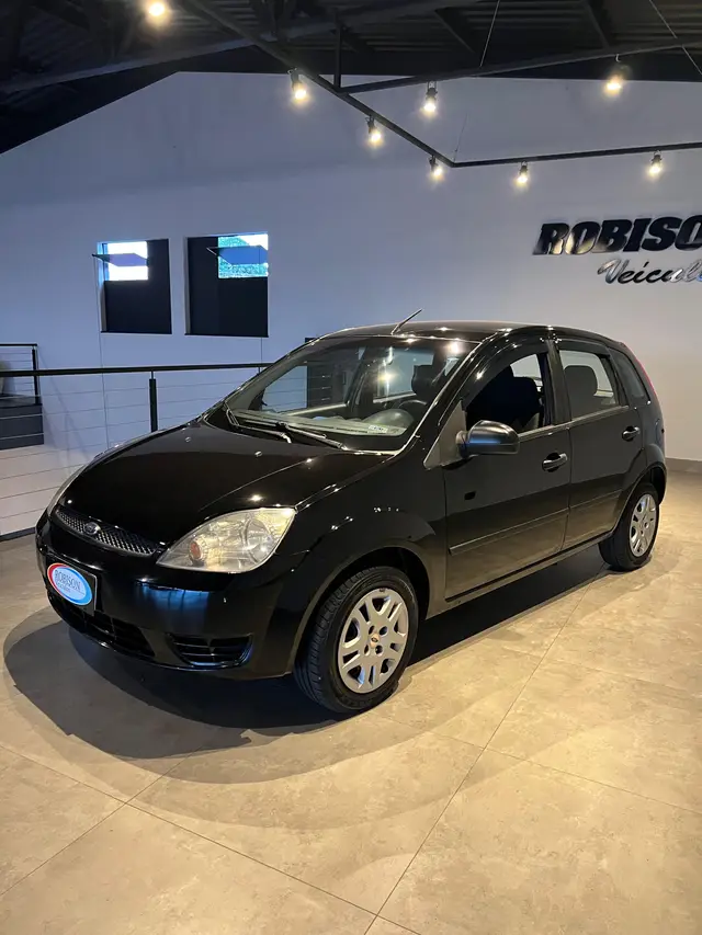 Carro Ford Fiesta Hatch 2005 1.0
