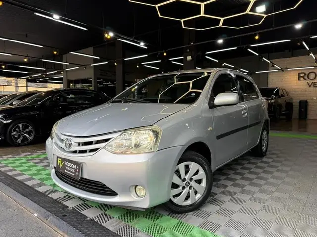 Carro Toyota Etios 2013 XS 1.3 (Flex)