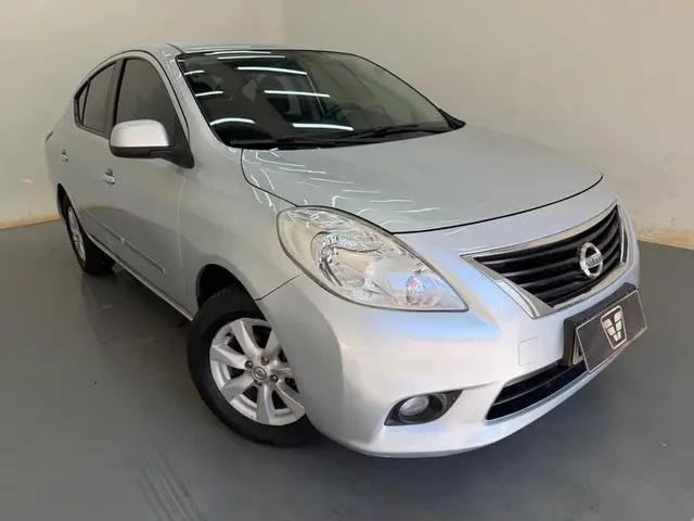 Carro Nissan Versa 2013 1.6 16V SL (Flex)