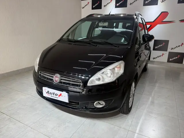 Carro Fiat Idea 2013 Attractive 1.4 8V (Flex)