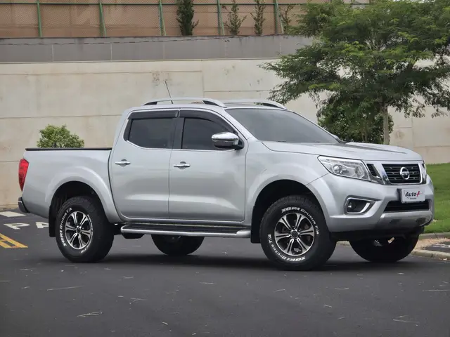 Carro Nissan Frontier 2017 2.3 TD CD LE 4x4 (Aut)