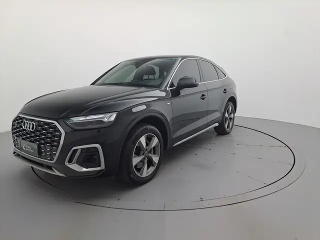 Carro Audi Q5 2023 Performance Black TFSIe