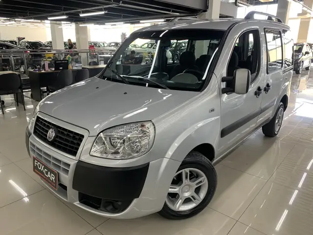 Carro Fiat Doblò 2013 Essence 1.8 16V (Flex)