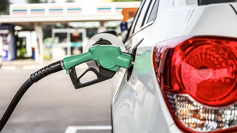 Preço dos combustíveis sobe até 765% mais que a inflação em 2021