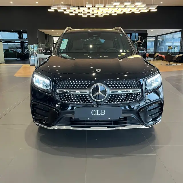 Carro Mercedes-Benz GLB 220 2026 AMG Line