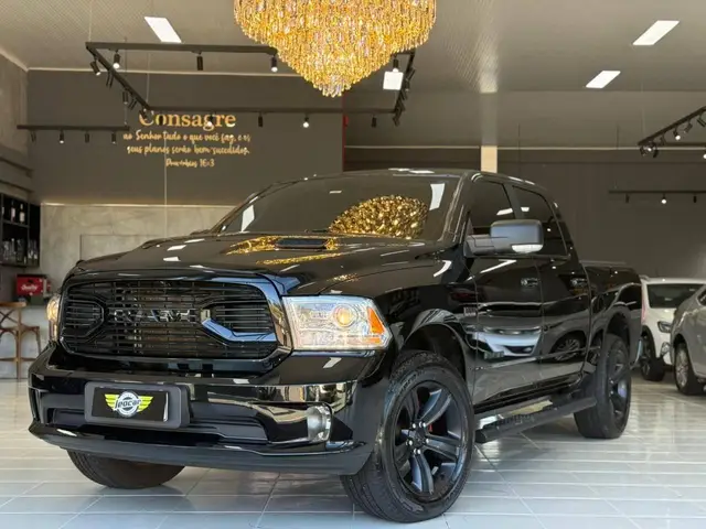 Carro Ram Classic 2022 Laramie 5.7