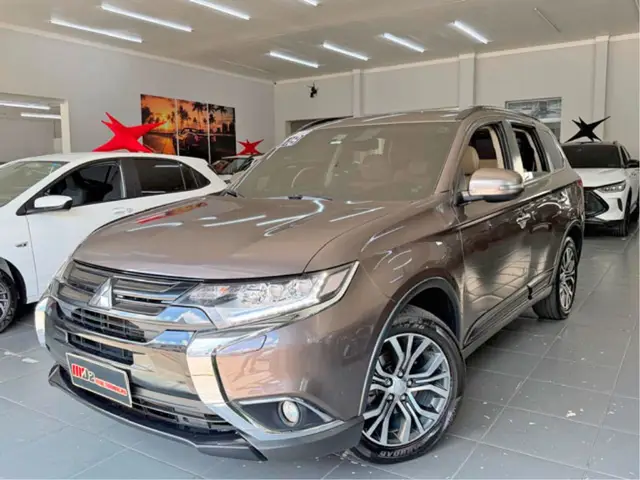 Carro Mitsubishi Outlander 2018 2.2 DI-D Mid 4WD