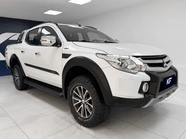 Carro Mitsubishi L200 Triton Outdoor 2021 HPE-S 2-4 CD 4X4 Die. Aut
