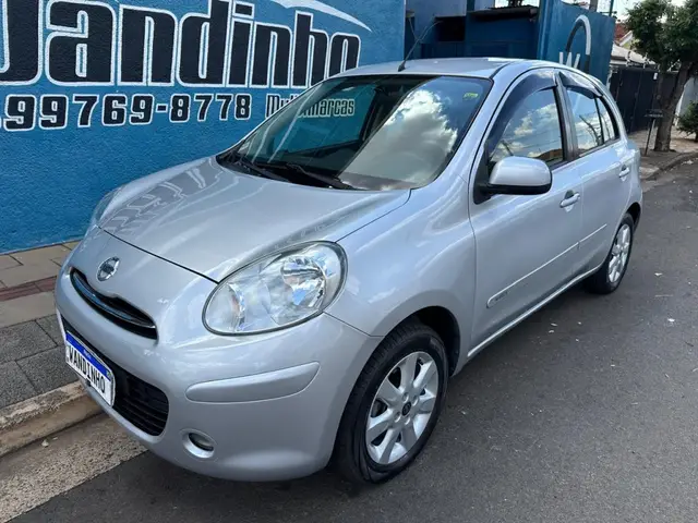 Carro Nissan March 2014 1.6 16V SV (Flex)