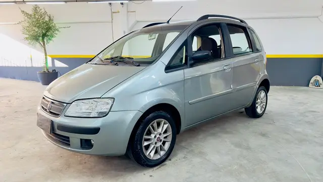 Carro Fiat Idea 2010 ELX 1.8 mpi Flex 8V 5p