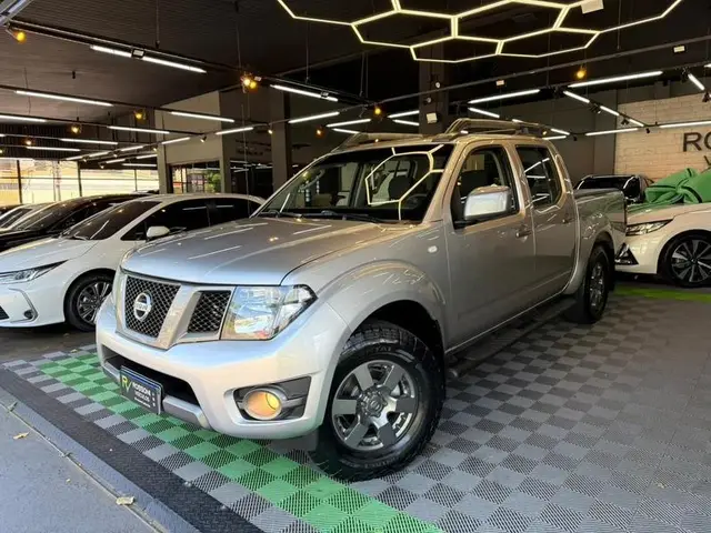 Carro Nissan Frontier 2015 2.5 TD CD 4x2 SV Attack