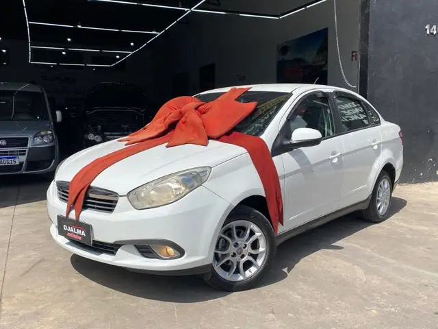 Carro Fiat Grand Siena 2013 Tetrafuel 1.4 8V