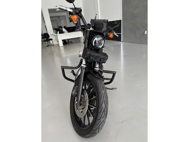 Moto Harley-Davidson Xl 883 2011 XL 883 R