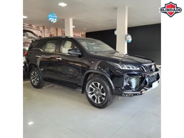 Carro Toyota Hilux Cabine Dupla 2025 SR 4x4 2.8 Diesel
