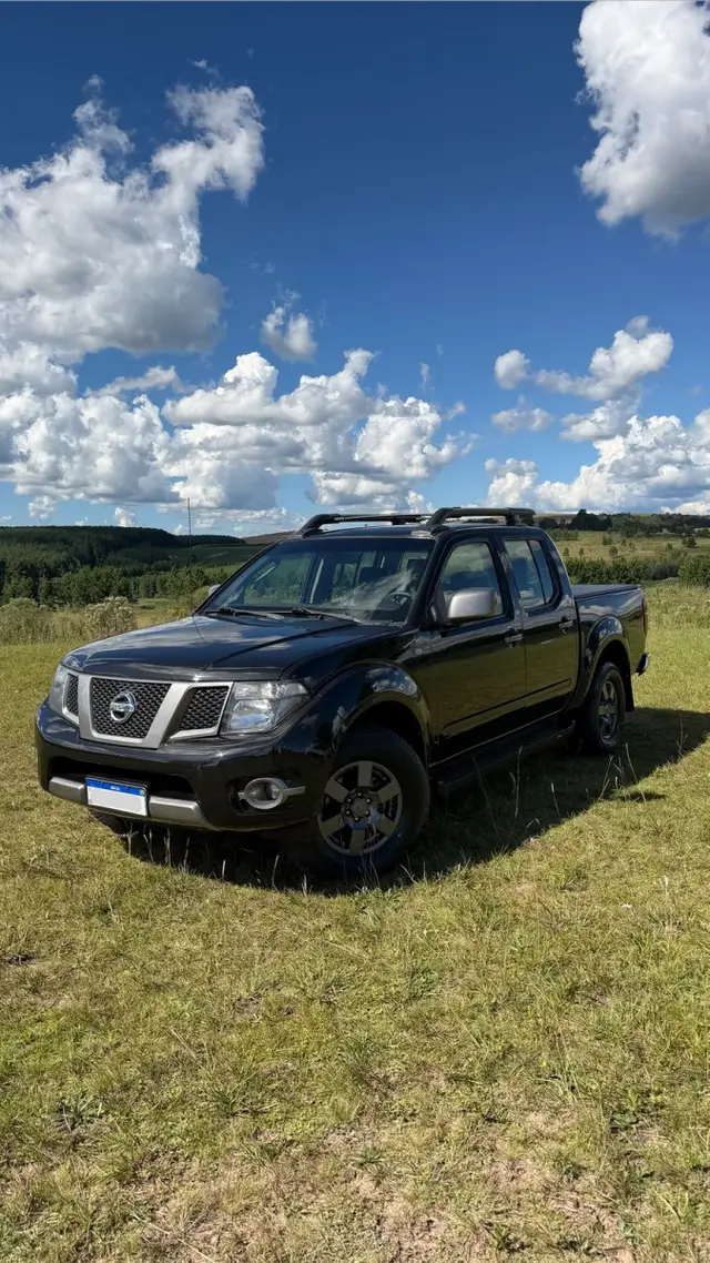 Carro Nissan Frontier 2014 2.5 TD CD 4x4 SV Attack