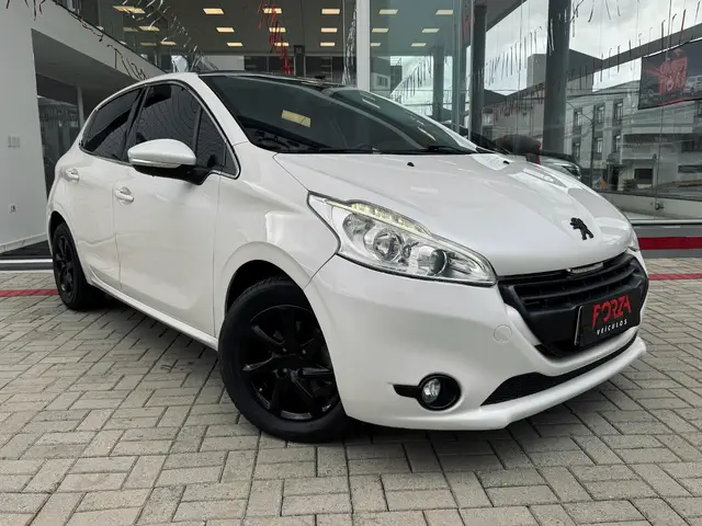 Carro Peugeot 208 2015 Griffe  1.6 16V (Flex) (Aut)