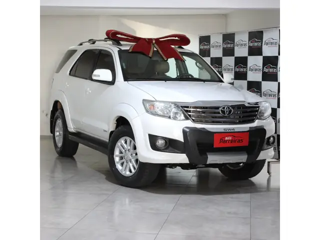 Carro Toyota Hilux SW4 2014 2.7 4x2 SR (Flex)