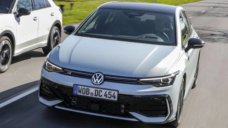 VW Golf GTi híbrido pode antecipar futuro de novo SUV da marca para o Brasil