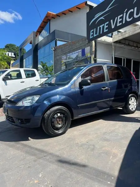 Carro Ford Fiesta Hatch 2004 Personnalité 1.0 8V