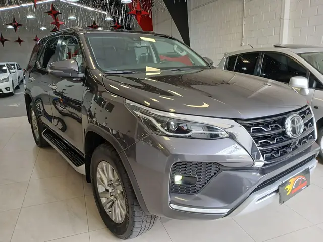 Carro Toyota Hilux SW4 2024 SRX Plat. 4x4 2.8 TB Diesel Automatico.